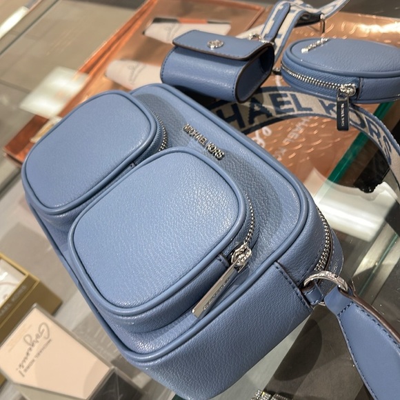 Michael Kors Jet Set Md Leather Crossbody Bag with Case for Apple Airpods Pro® - Picture 6 of 16